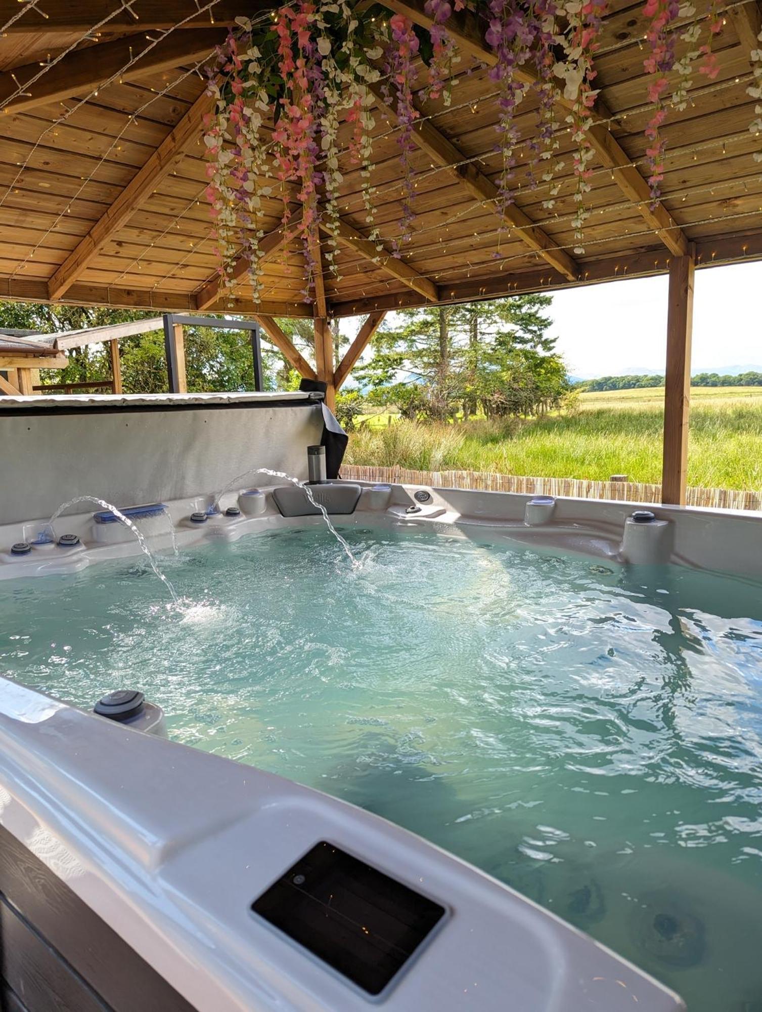 Finn Village "Mountain View Cottage" Private Garden, 9-Seater Hot Tub, Firepit & Pizza Stove ドライメン エクステリア 写真