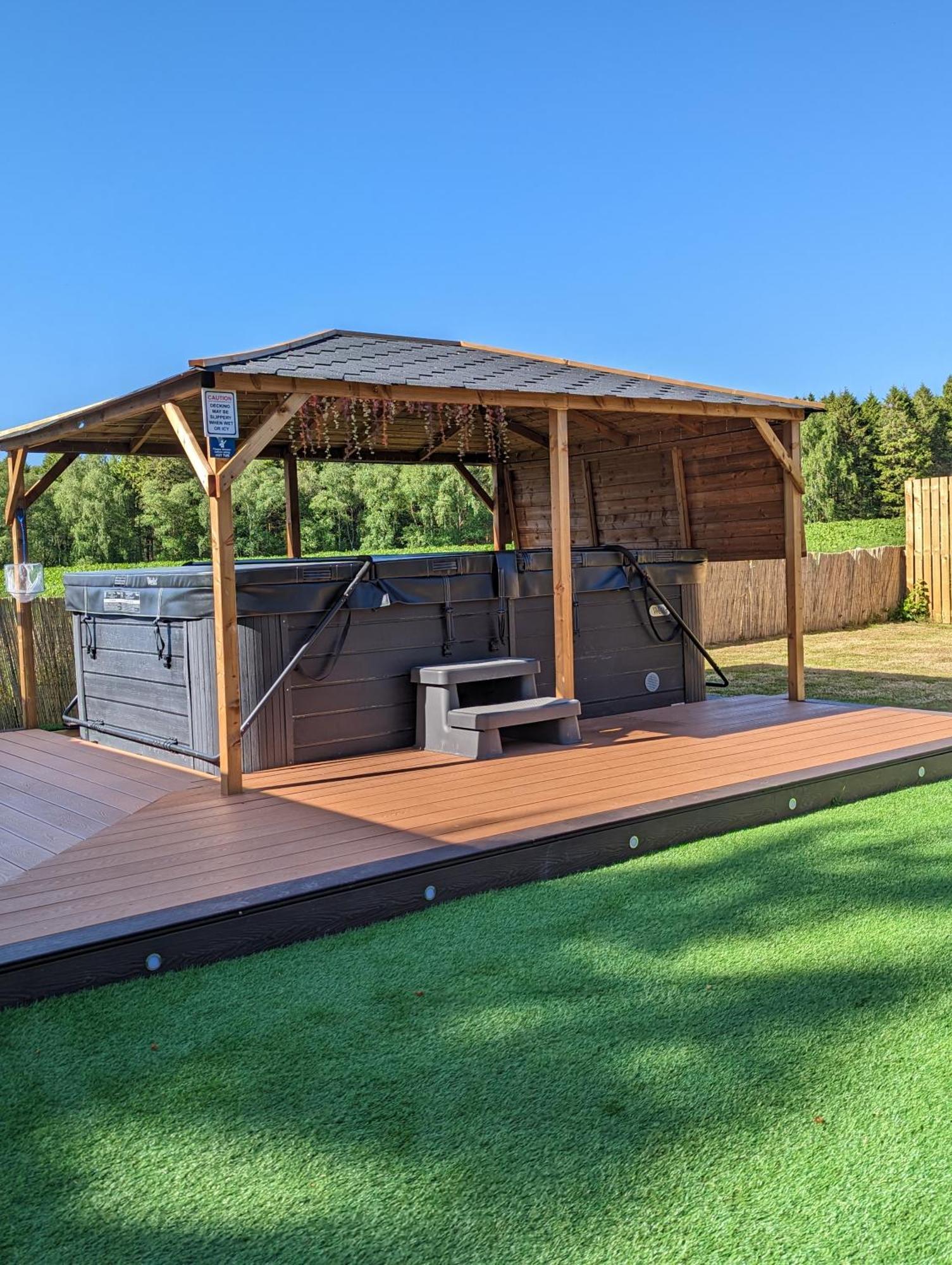 Finn Village "Mountain View Cottage" Private Garden, 9-Seater Hot Tub, Firepit & Pizza Stove ドライメン エクステリア 写真